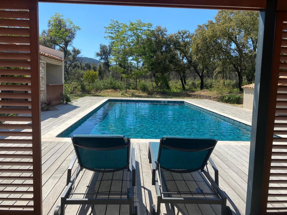 Magnifique Villa Avec Piscine Au Coeur Des Vignes Cogolin Luaran gambar