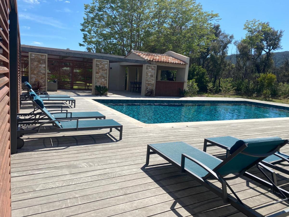 Magnifique Villa Avec Piscine Au Coeur Des Vignes Cogolin Luaran gambar
