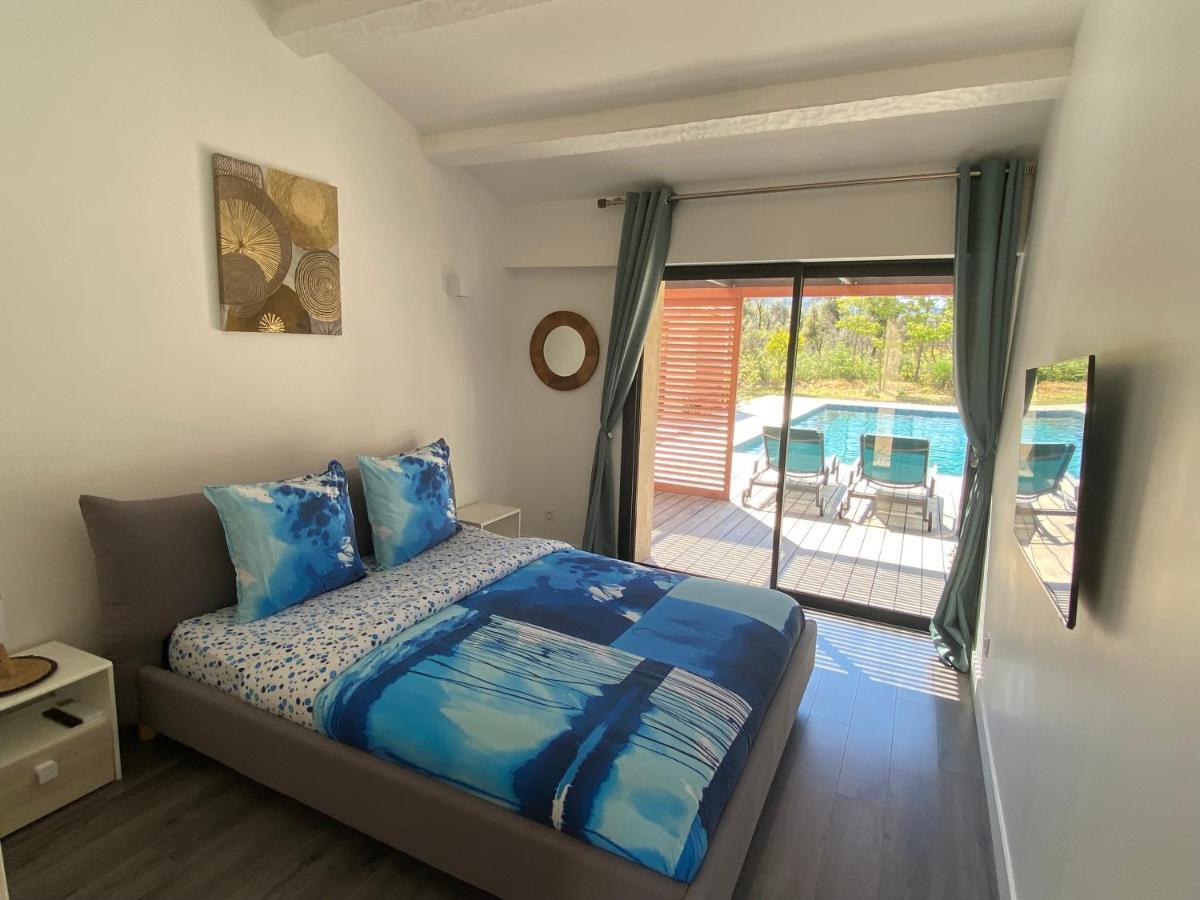 Magnifique Villa Avec Piscine Au Coeur Des Vignes Cogolin Luaran gambar