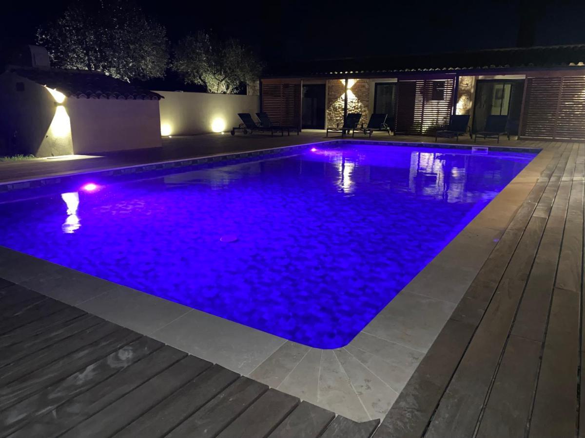 Magnifique Villa Avec Piscine Au Coeur Des Vignes Cogolin Luaran gambar