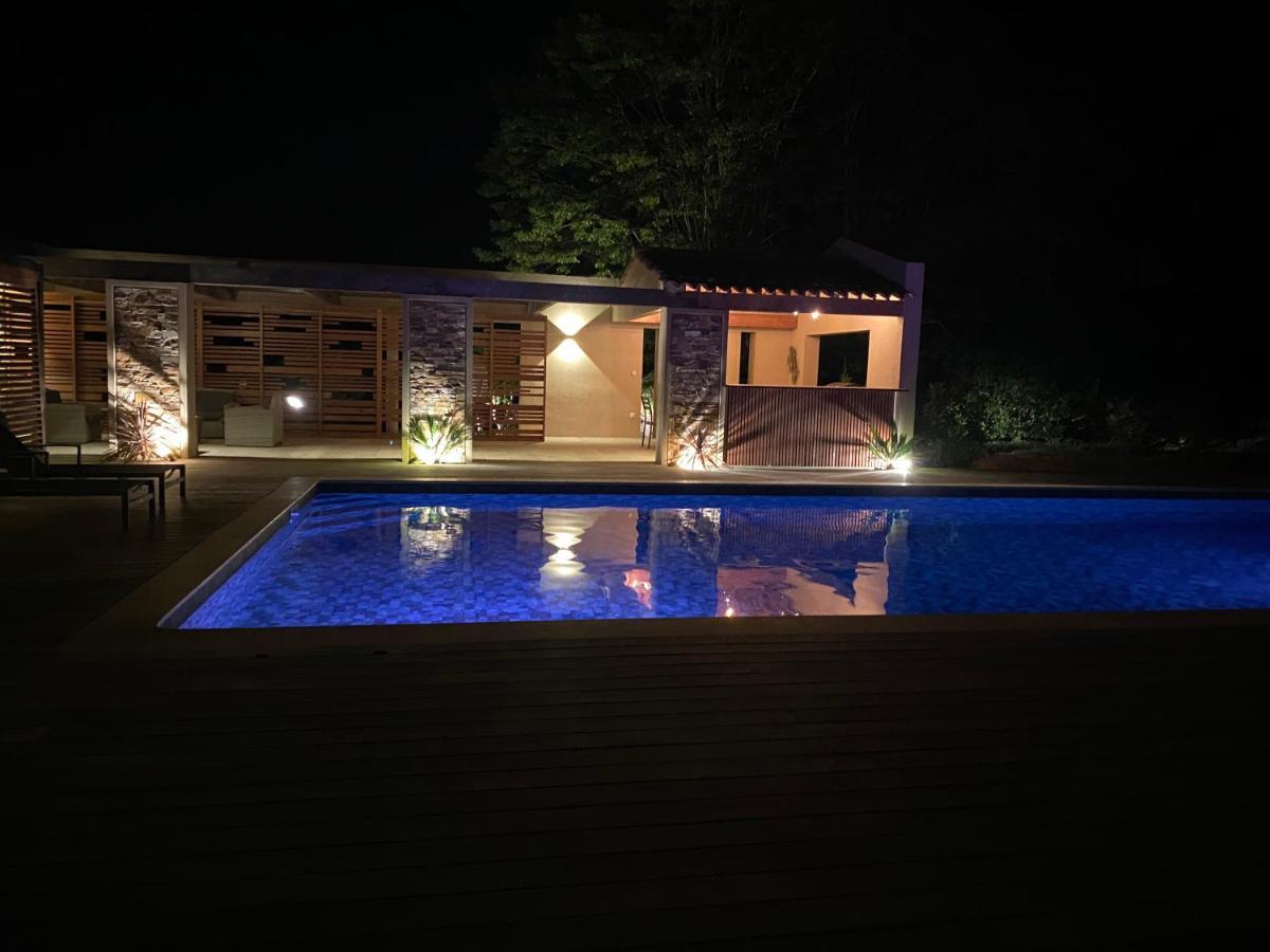 Magnifique Villa Avec Piscine Au Coeur Des Vignes Cogolin Luaran gambar